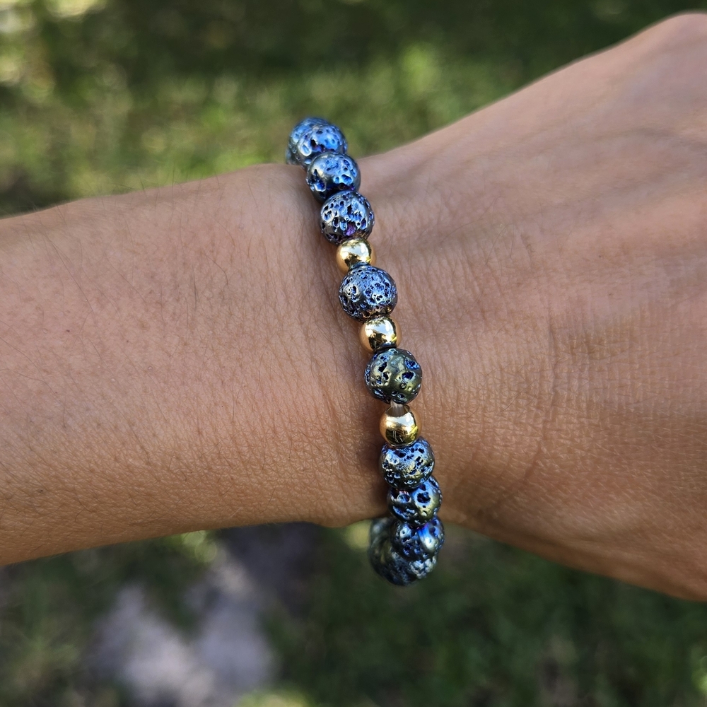 Elegant Blue and Gold Beaded Bracelet